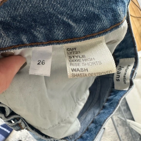 Reformation Dixie High Rise Denim Shorts Size 26 / wash: Shasta Destroyed - Picture 2 of 4